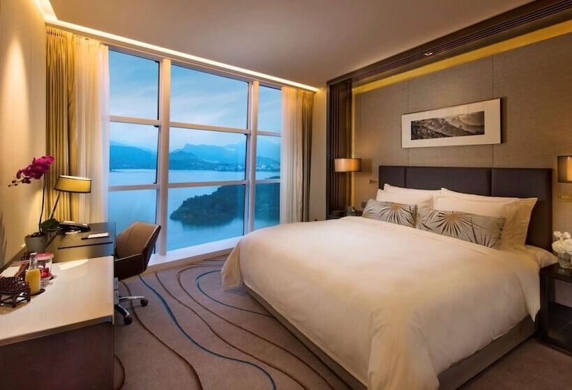 غرفة ديلوكس مطلة على البحيرة, Sunrise Kempinski