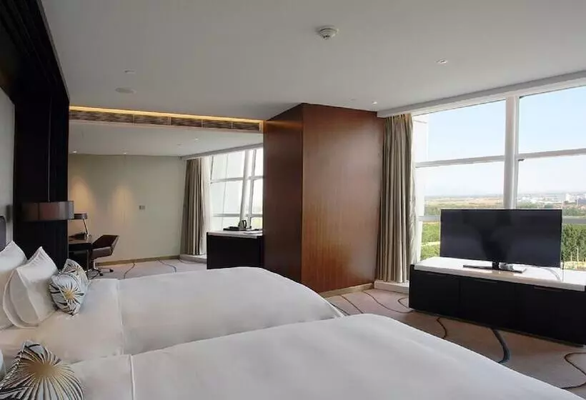 Premium-huone Järvinäkymä, Sunrise Kempinski