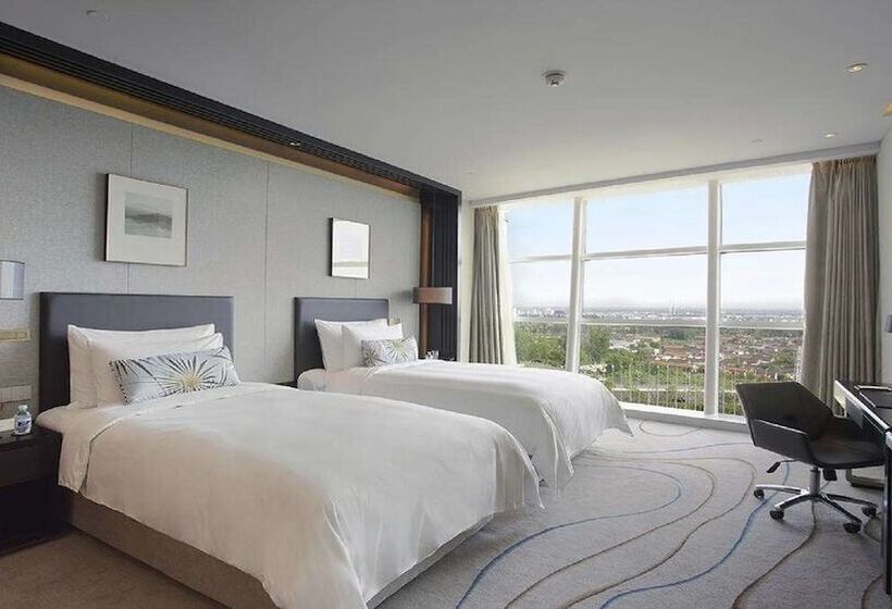 غرفة بريميوم مطلّة علي البحيرة, Sunrise Kempinski