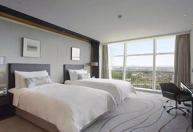 Premium-huone Järvinäkymä, Sunrise Kempinski