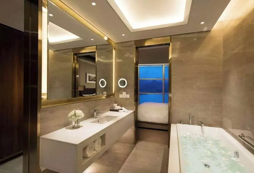 Premium-huone Järvinäkymä, Sunrise Kempinski