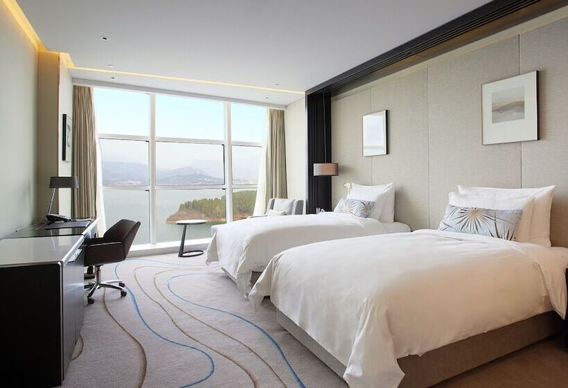 غرفة ديلوكس مطلة على البحيرة, Sunrise Kempinski