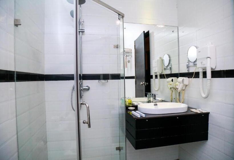 バルコニー付スタンダード４ベッドルーム, The Covanro Airport Hotel   Katunayake