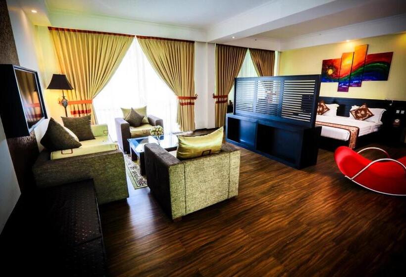 バルコニー付スタンダード４ベッドルーム, The Covanro Airport Hotel   Katunayake