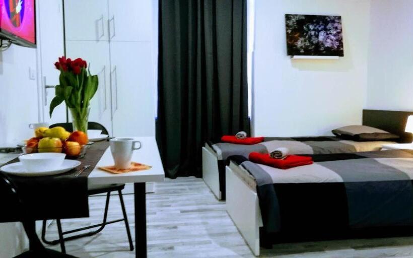 标准工作室, Pula Center Rooms