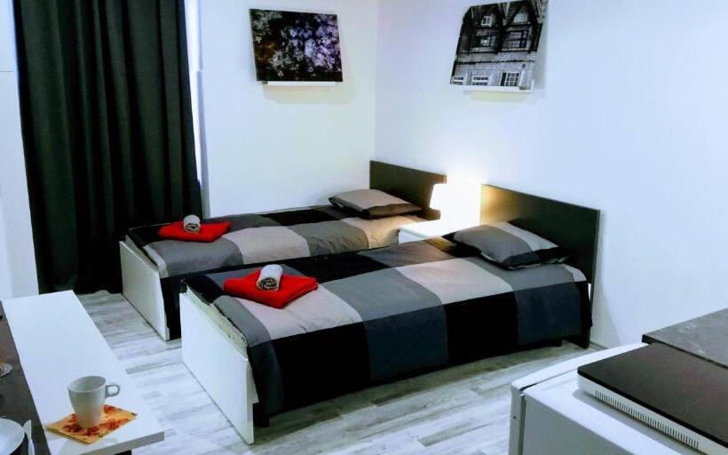 标准工作室, Pula Center Rooms