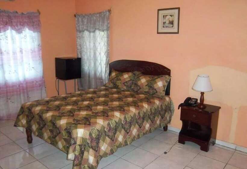 اتاق لوکس, Tropical Court