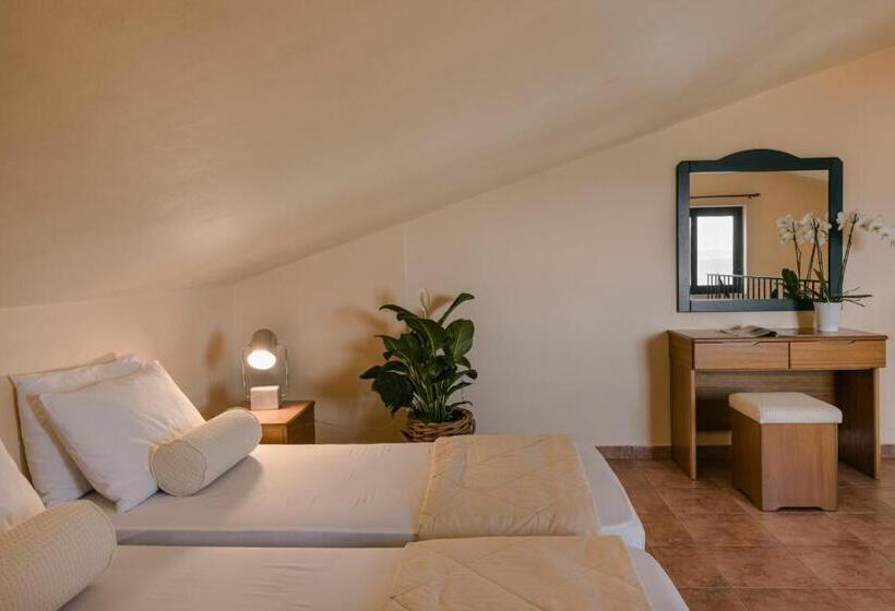 סוויטה משפחתית, Griffon Kymi Hotel Previously Known As Valledi Village