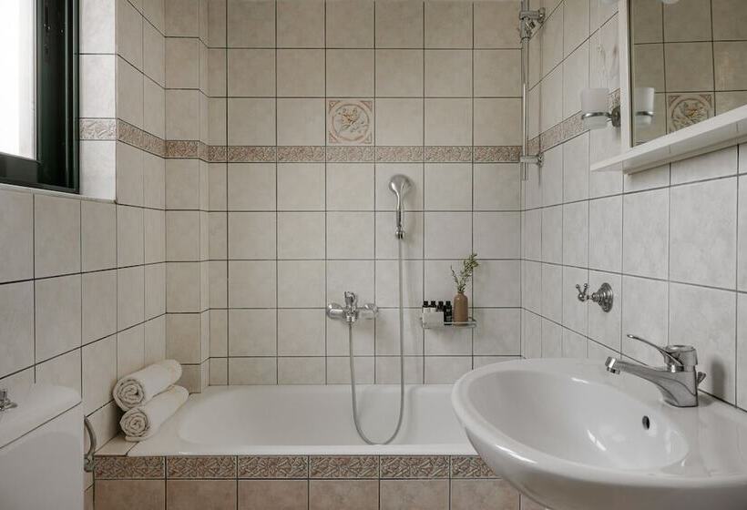 סוויטה משפחתית, Griffon Kymi Hotel Previously Known As Valledi Village