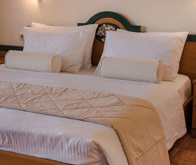 סוויטה משפחתית, Griffon Kymi Hotel Previously Known As Valledi Village