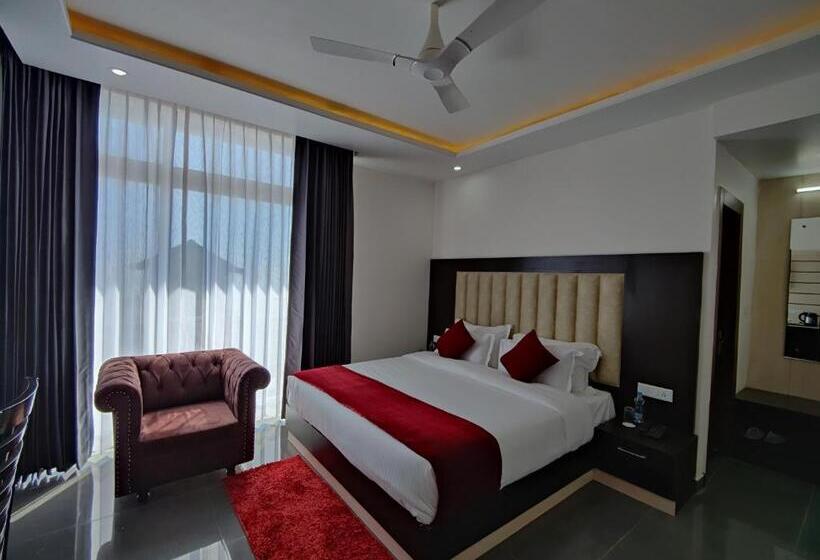 غرفة قياسية مزوَّدة بشُرفة, Aliza Inn And Suites By Srs Hotels