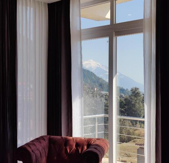 غرفة قياسية مزوَّدة بشُرفة, Aliza Inn And Suites By Srs Hotels