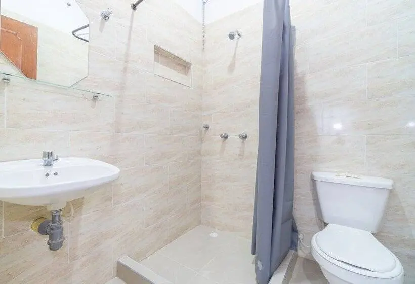 Standard Kolmen Hengen Huone, Ayenda De Las Mercedes
