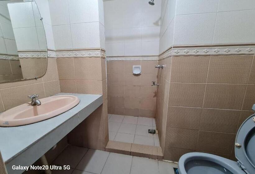 اتاق لوکس با تخت بزرگ, Lady Anne Hotel Sandkan