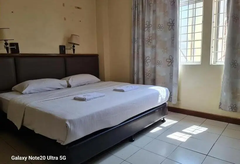 اتاق لوکس با تخت بزرگ, Lady Anne Hotel Sandkan