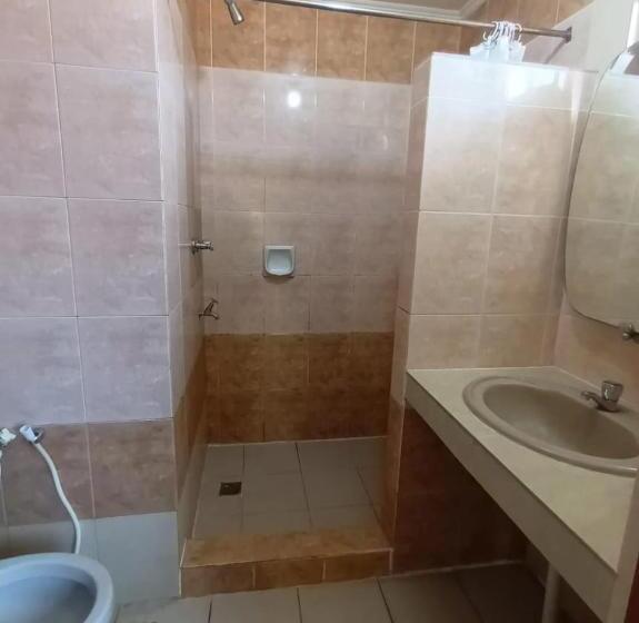 سوییت خانوادگی, Lady Anne Hotel Sandkan