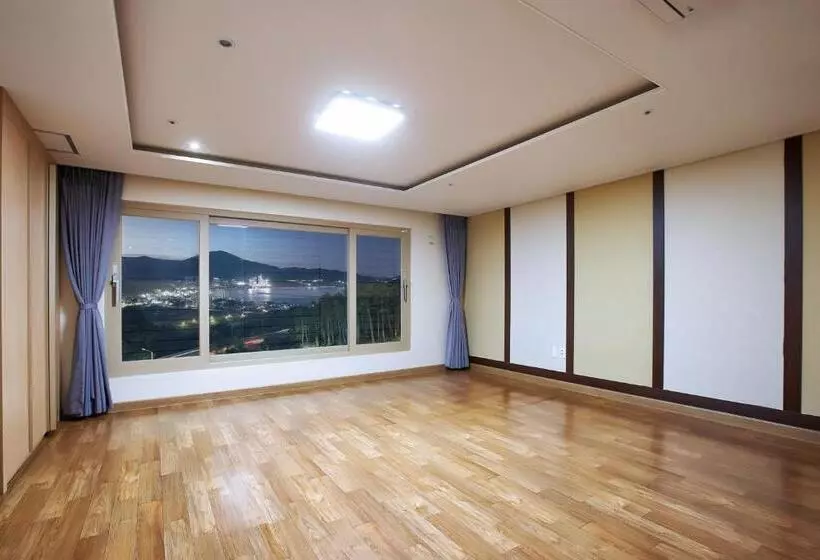اتاق لوکس خانوادگی, Dome Hotel Geoje