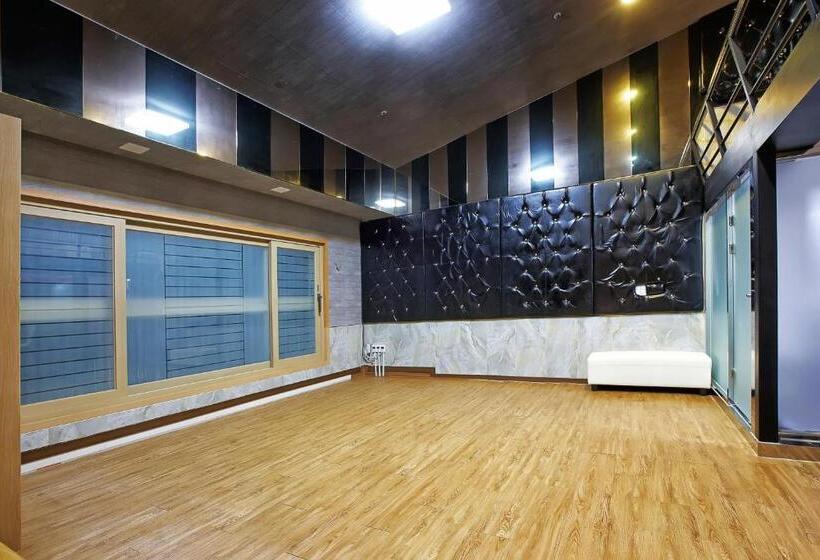 جناح عائلي, Dome Hotel Geoje