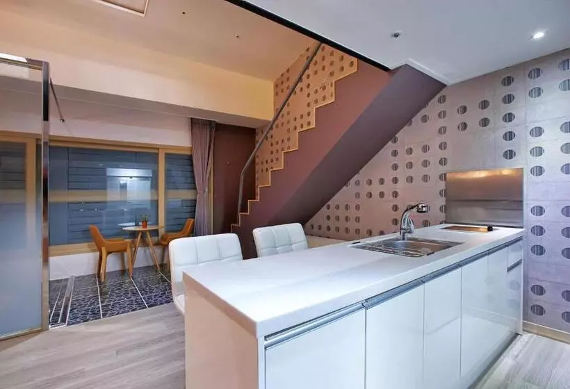 اتاق سه نفره دلوکس با چشم‌انداز دریا, Dome Hotel Geoje