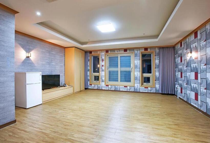 جناح عائلي, Dome Hotel Geoje