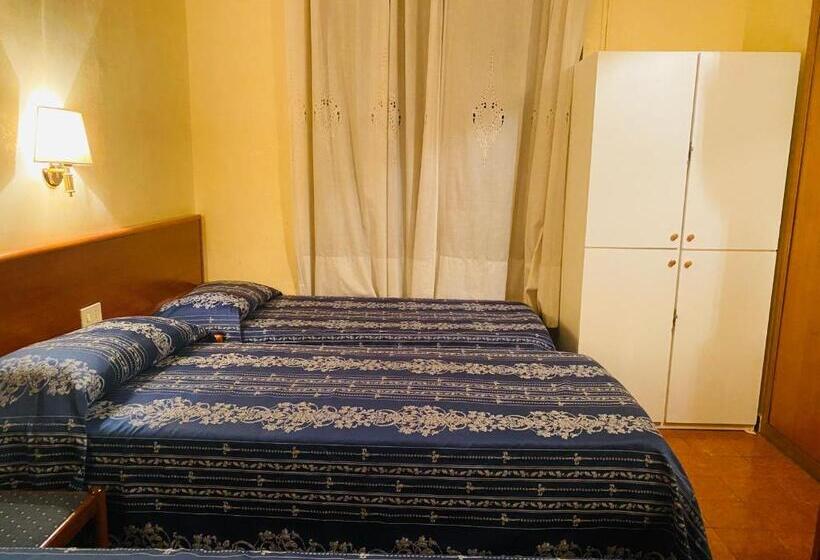 اتاق استاندارد سه نفره, Ferrari