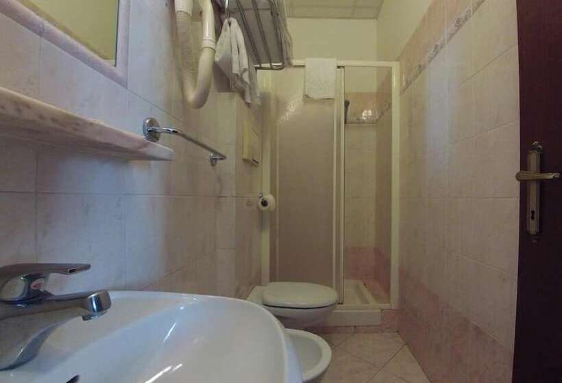 اتاق استاندارد یک نفره, Ferrari