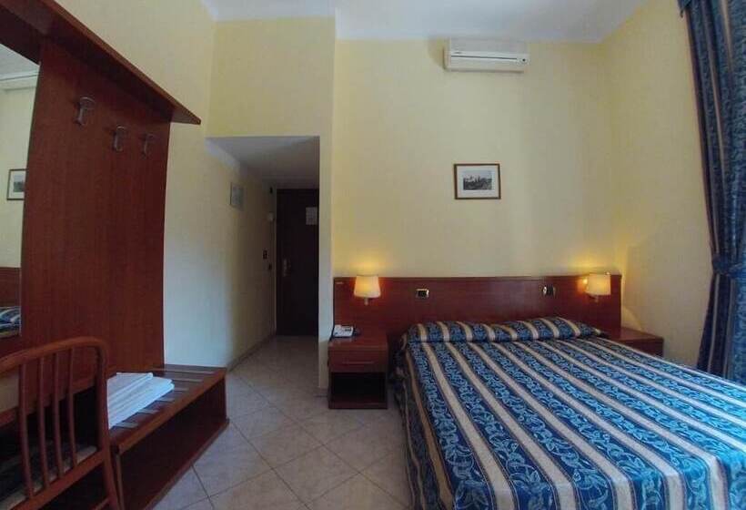 اتاق استاندارد یک نفره, Ferrari