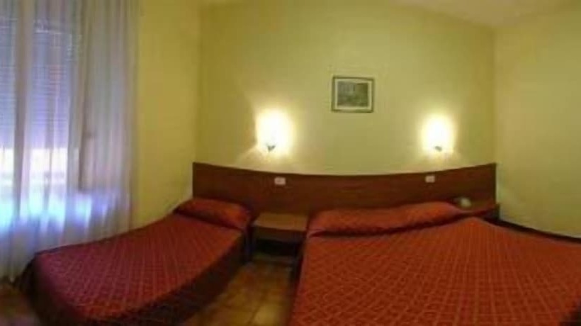 اتاق استاندارد سه نفره, Ferrari