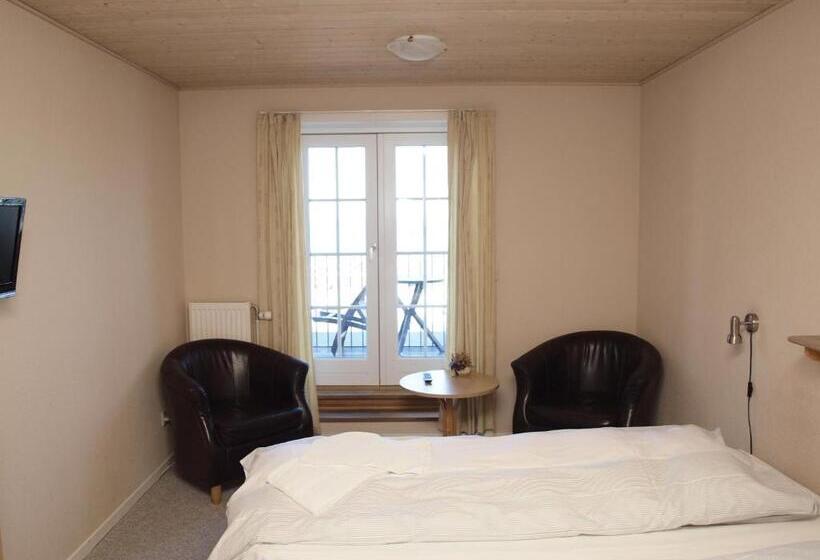 غرفة قياسية مطلّة علي البحر, Kysten