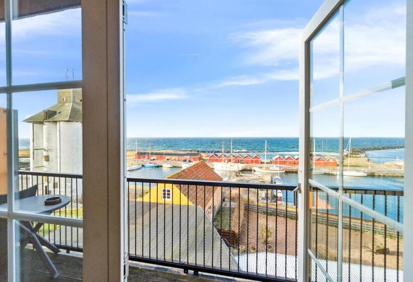 غرفة قياسية مطلّة علي البحر, Kysten