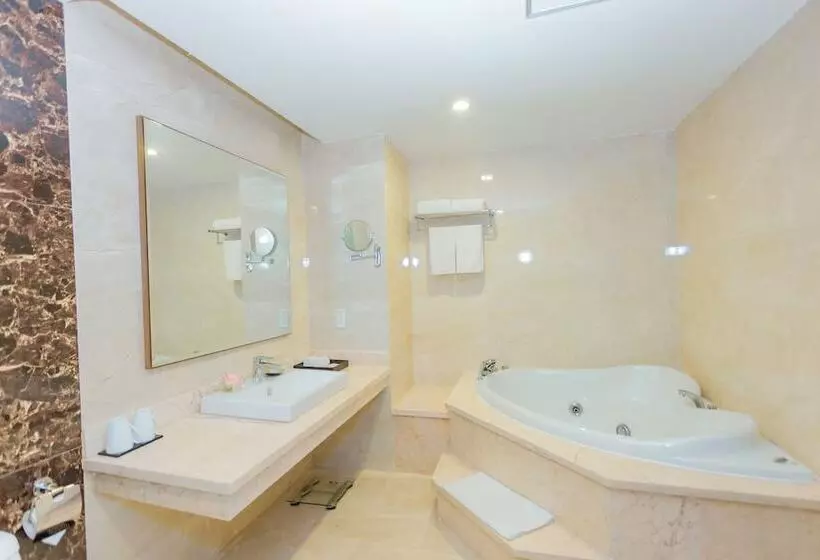 اتاق لوکس با تخت بزرگ, Muong Thanh Grand Quang Nam