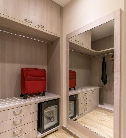 标准三人间, Tre Torri