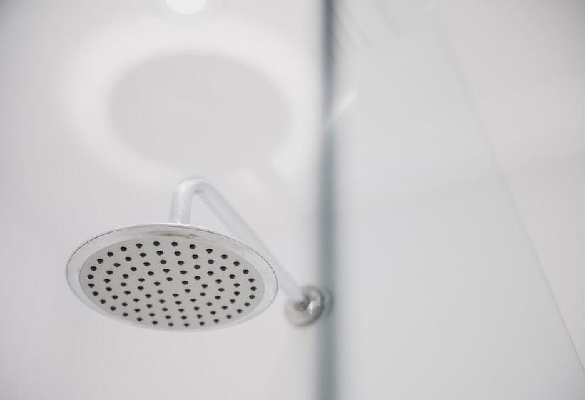 غرفة قياسية ثلاثية, Petros Studios & Suites