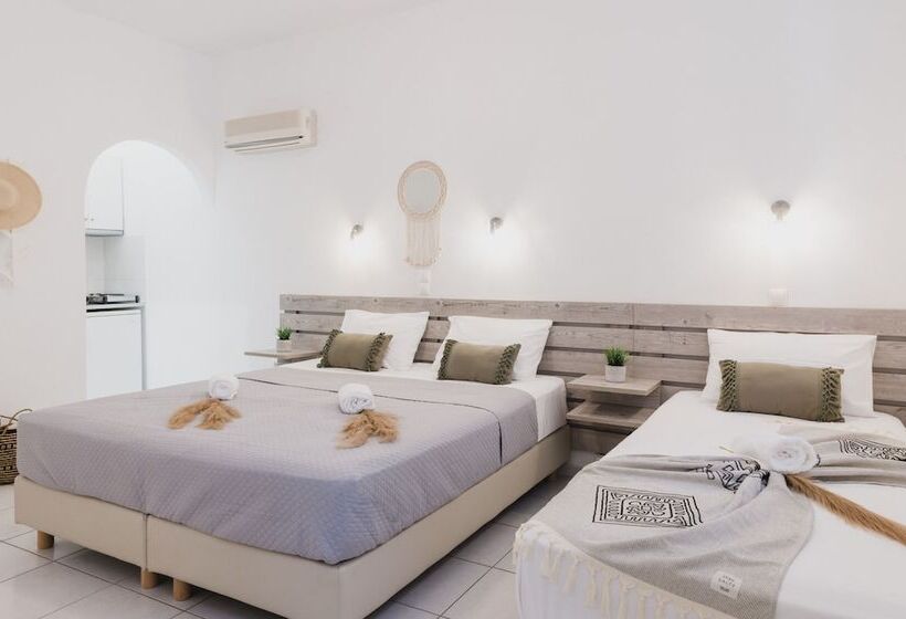 غرفة قياسية ثلاثية, Petros Studios & Suites