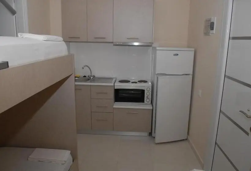 ファミリールーム, Eleni Kandilari Rooms