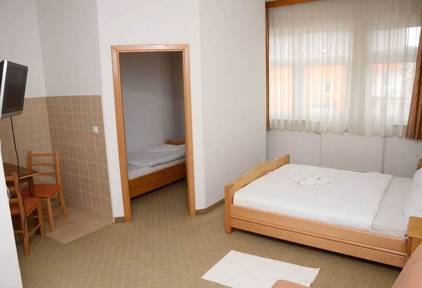 اتاق خانوادگی با چشم‌انداز کوه, Kupres