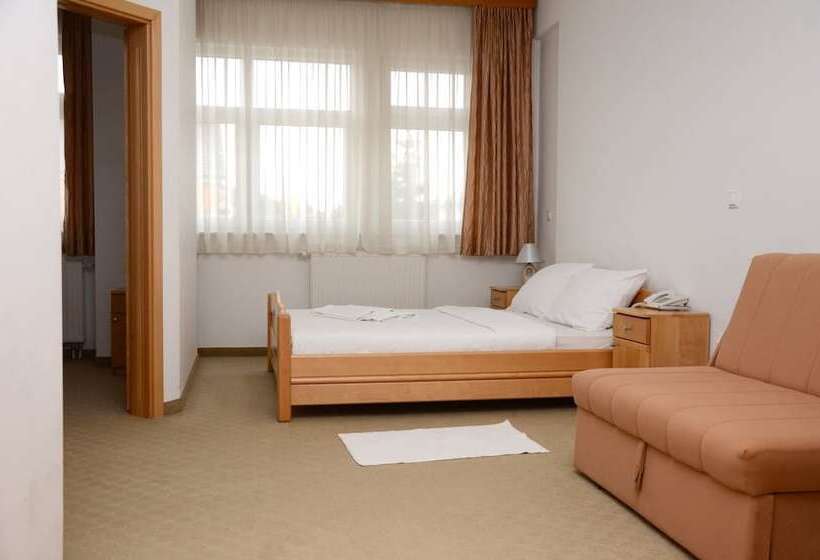 اتاق خانوادگی با چشم‌انداز کوه, Kupres