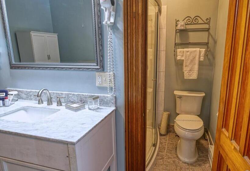 스위트 킹사이즈 침대, Rockwell Falls Inn And Wine Bar