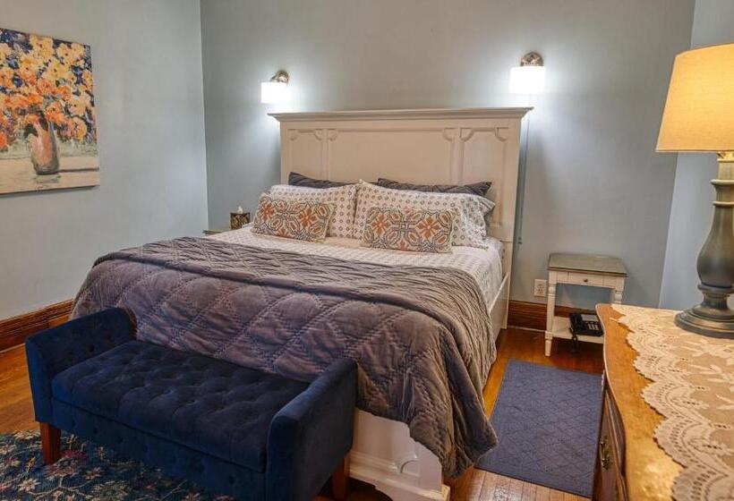 스위트 킹사이즈 침대, Rockwell Falls Inn And Wine Bar