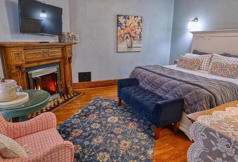 스위트 킹사이즈 침대, Rockwell Falls Inn And Wine Bar