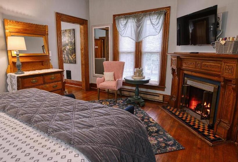 스위트 킹사이즈 침대, Rockwell Falls Inn And Wine Bar