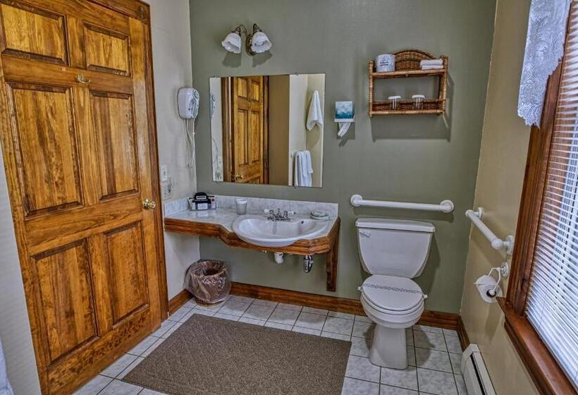 스탠다드 스튜디오, Rockwell Falls Inn And Wine Bar