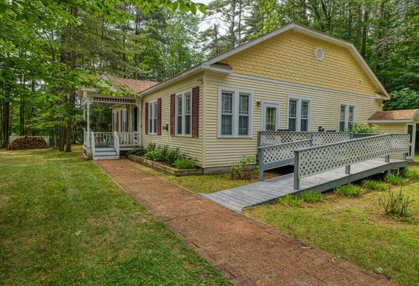 스탠다드 스튜디오, Rockwell Falls Inn And Wine Bar