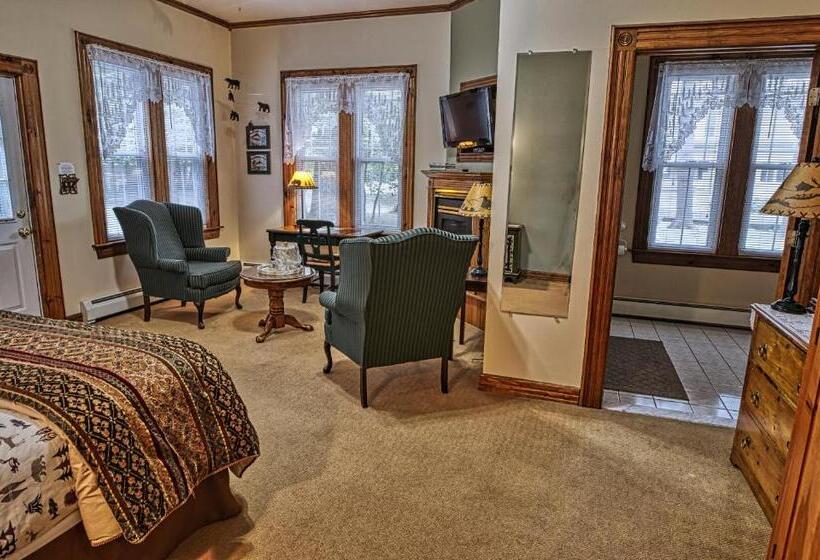 스탠다드 스튜디오, Rockwell Falls Inn And Wine Bar