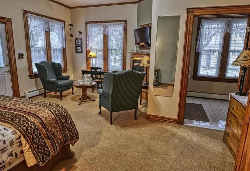 スタンダードスタジオ, Rockwell Falls Inn And Wine Bar