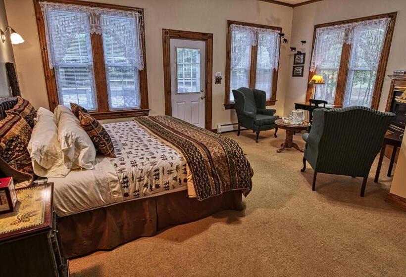 스탠다드 스튜디오, Rockwell Falls Inn And Wine Bar