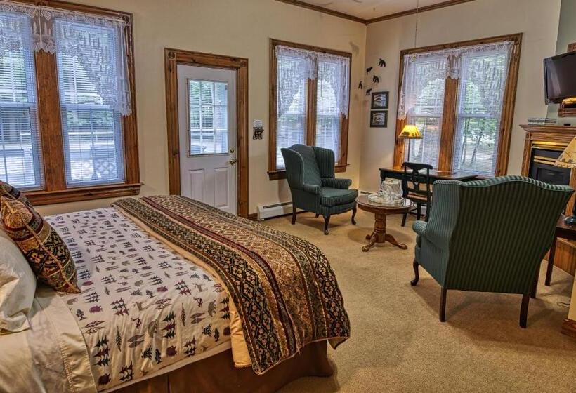 스탠다드 스튜디오, Rockwell Falls Inn And Wine Bar