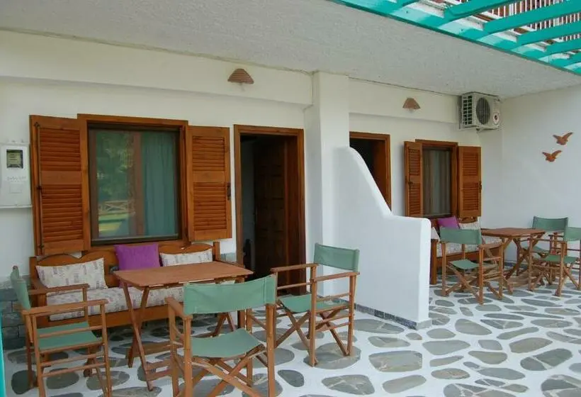 スタンダードスタジオ, Efrosini Hotel Apartments & Studios