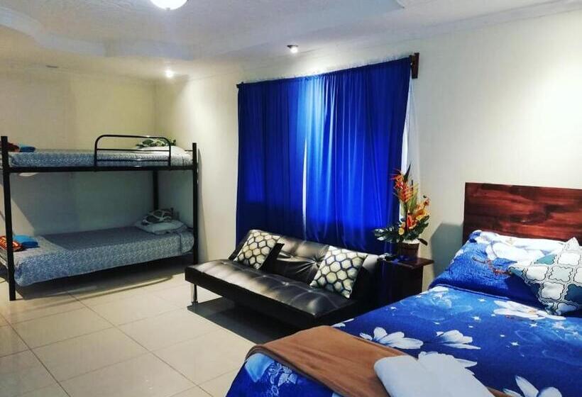 غرفة قياسية رباعية, Hospedaje La Galerie