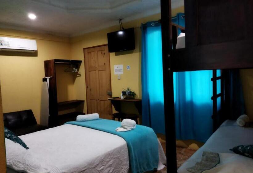 غرفة قياسية رباعية, Hospedaje La Galerie